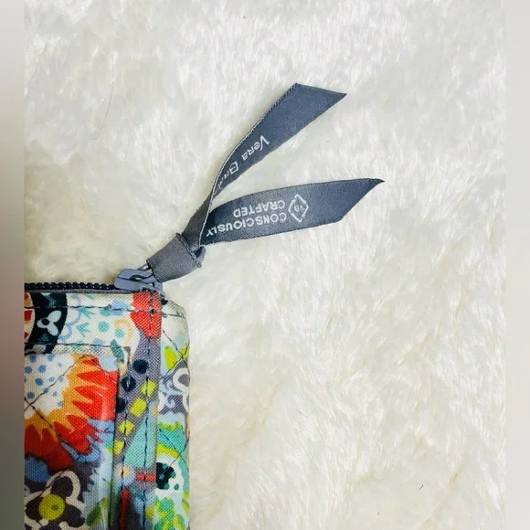 Vera Bradley Cotton Quilted ID Case Zipper Wallet - Picture 3 of 5